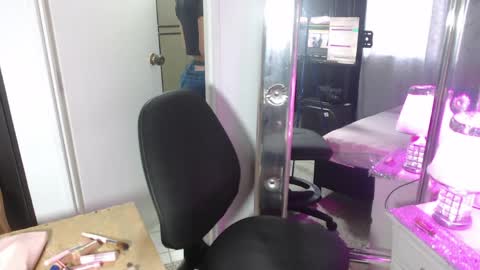 Snapshot of mailyn_gold chatting on 04/09/26, 12:10 mailyn_gold online show from 04/09/26, 12:10