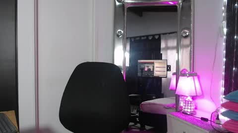Snapshot of mailyn_gold chatting on 04/11/26, 11:47 mailyn_gold online show from 04/11/26, 11:47