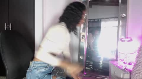 Snapshot of mailyn_gold chatting on 05/08/26, 11:59 mailyn_gold online show from 05/08/26, 11:59