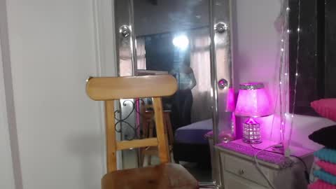 Snapshot of mailyn_gold chatting on 05/21/26, 12:01 mailyn_gold online show from 05/21/26, 12:01
