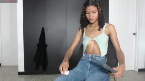 Snapshot of mailyn_gold chatting on 06/06/26, 12:10 mailyn_gold online show from 06/06/26, 12:10