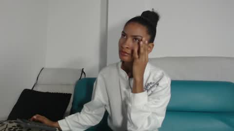 mailyn_gold online show from 06/19/26, 11:47