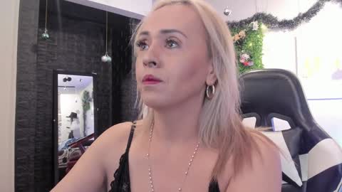 Carolina Barrantes Munera online show from 01/04/25, 11:11