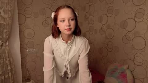 Snapshot of maisiemiller chatting on 10/14/25, 02:51 Maisie online show from 10/14/25, 02:51
