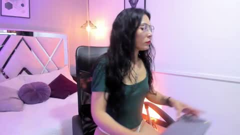 Snapshot of maite_black chatting on 11/18/25, 03:01 Camila online show from 11/18/25, 03:01