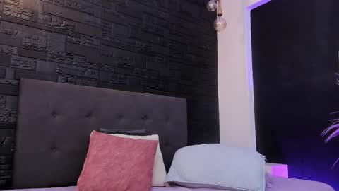 maite_smith69 online show from 10/21/25, 12:50