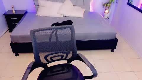 MAITE STONE1 online show from 11/21/25, 04:11