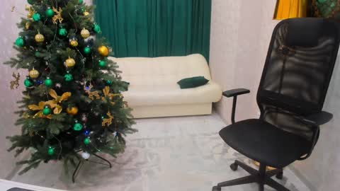 Chloe online show from 12/24/24, 03:27