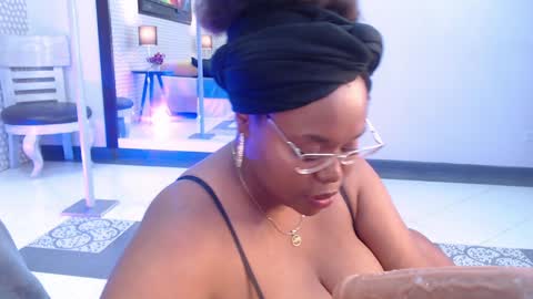 Snapshot of makena_gh chatting on 02/05/25, 06:24 makena online show from 02/05/25, 06:24