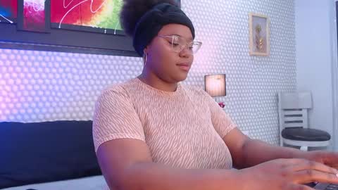 Snapshot of makena_gh chatting on 02/16/25, 03:04 makena online show from 02/16/25, 03:04