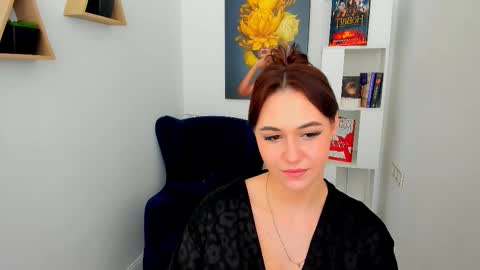 Snapshot of makeyouehappy chatting on 11/24/25, 10:42 makeyouehappy online show from 11/24/25, 10:42