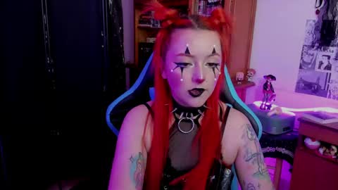 Snapshot of maki33_ chatting on 06/06/26, 12:27 petite clown online show from 06/06/26, 12:27