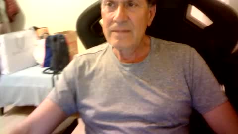 Snapshot of makis8989 chatting on 05/26/26, 05:53 makis8989 online show from 05/26/26, 05:53