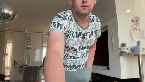 Snapshot of maks199402 chatting on 10/19/25, 06:14 maksoffice online show from 10/19/25, 06:14