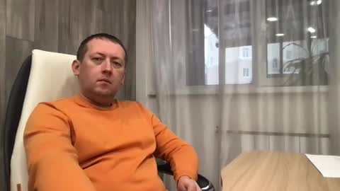 Snapshot of maks199402 chatting on 12/18/25, 09:48 maksoffice online show from 12/18/25, 09:48