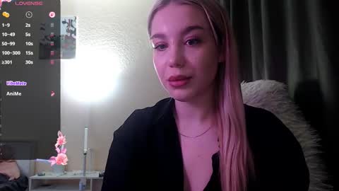 Snapshot of maksisisia chatting on 10/22/25, 02:50 maksisisia online show from 10/22/25, 02:50