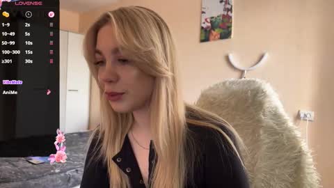 Snapshot of maksisisia chatting on 10/23/25, 10:14 maksisisia online show from 10/23/25, 10:14