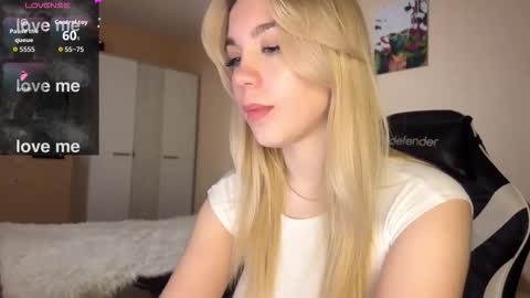 Snapshot of maksisisia chatting on 10/24/25, 10:06 maksisisia online show from 10/24/25, 10:06