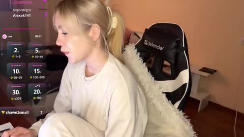 Snapshot of maksisisia chatting on 10/27/25, 02:43 maksisisia online show from 10/27/25, 02:43