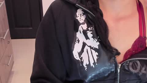 Snapshot of mal_norma chatting on 01/31/25, 02:37 Mal Norma online show from 01/31/25, 02:37