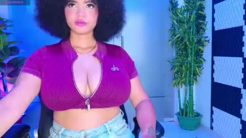 Snapshot of malaikabrown chatting on 10/27/25, 12:20 online show from 10/27/25, 12:20