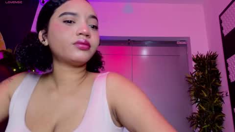 Snapshot of malaikabrown chatting on 11/20/25, 12:05 online show from 11/20/25, 12:05