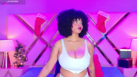 Snapshot of malaikabrown chatting on 12/17/25, 12:22 online show from 12/17/25, 12:22