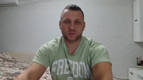 Snapshot of malchyshka chatting on 12/17/24, 11:28 malchyshka online show from 12/17/24, 11:28