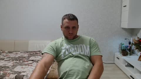 Snapshot of malchyshka chatting on 01/11/25, 01:32 malchyshka online show from 01/11/25, 01:32