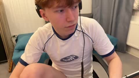 Snapshot of malcolm_yang chatting on 12/05/25, 01:09 Tom and Mark 3 online show from 12/05/25, 01:09