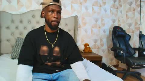 Snapshot of malcompierce chatting on 09/30/25, 02:27 Malcom online show from 09/30/25, 02:27