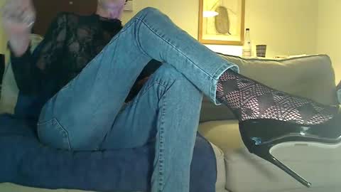 Snapshot of male_in_stockings chatting on 01/05/25, 05:41 Sissy in stockings online show from 01/05/25, 05:41