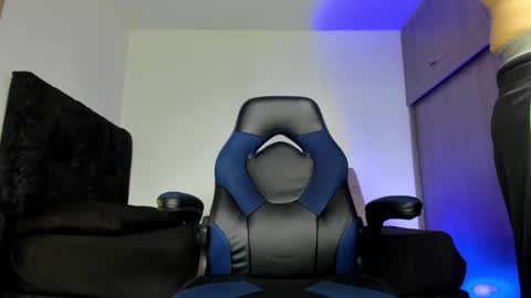 Snapshot of male_pussy chatting on 10/11/25, 05:11 ADAM online show from 10/11/25, 05:11