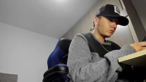 Snapshot of male_pussy chatting on 11/04/25, 02:21 ADAM online show from 11/04/25, 02:21