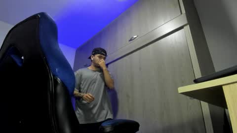 Snapshot of male_pussy chatting on 11/05/25, 02:44 ADAM online show from 11/05/25, 02:44