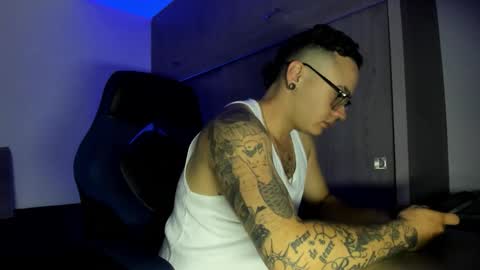 Snapshot of male_pussy chatting on 11/07/25, 04:34 ADAM online show from 11/07/25, 04:34