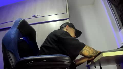 Snapshot of male_pussy chatting on 12/18/25, 03:12 ADAM online show from 12/18/25, 03:12