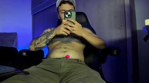 Snapshot of male_pussy chatting on 12/22/25, 04:20 ADAM online show from 12/22/25, 04:20