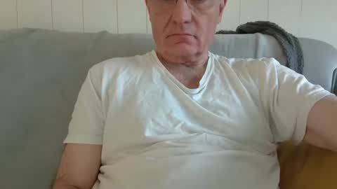 Snapshot of male_toy chatting on 03/27/26, 04:51 male_toy online show from 03/27/26, 04:51