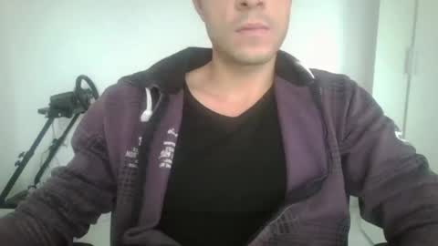 Snapshot of maleboyz chatting on 12/18/24, 02:49 Boybi online show from 12/18/24, 02:49