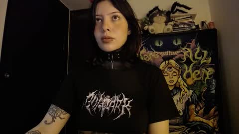 Snapshot of maliceinwonderland25 chatting on 11/04/25, 03:27 Alice Asylum online show from 11/04/25, 03:27