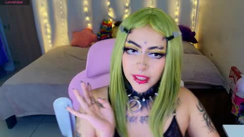 Snapshot of maliciaxpoison chatting on 05/18/26, 04:07 maliciaxpoison online show from 05/18/26, 04:07