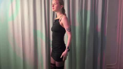 Snapshot of maliinka chatting on 10/15/25, 07:36 Malinka online show from 10/15/25, 07:36