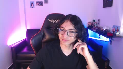 Snapshot of malik_harrison_ chatting on 12/04/24, 04:27 Malik online show from 12/04/24, 04:27