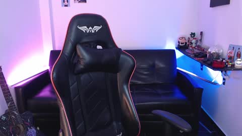 Snapshot of malik_harrison_ chatting on 12/18/24, 05:52 Malik online show from 12/18/24, 05:52