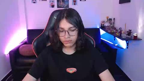 Snapshot of malik_harrison_ chatting on 10/17/25, 03:03 Malik online show from 10/17/25, 03:03