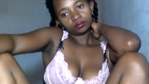 malinah01 online show from 12/03/24, 08:16