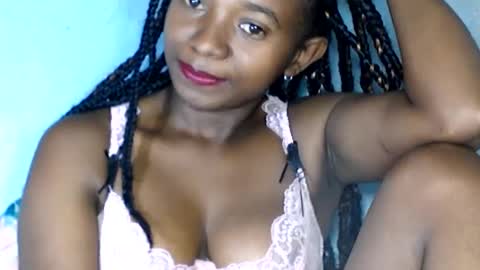 malinah01 online show from 12/11/24, 12:44
