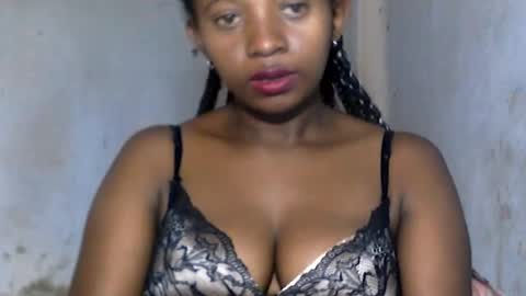 malinah01 online show from 12/17/24, 07:29