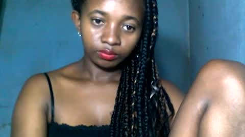 malinah01 online show from 12/18/24, 03:55